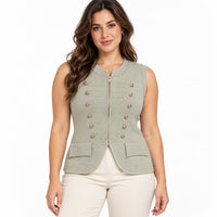 Chaleco tejido beige en modelo