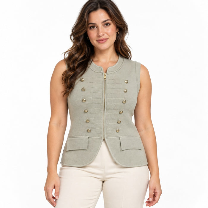 Chaleco tejido beige en modelo
