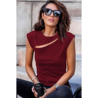 Blusa Vino sin Mangas con Abertura Asimétrica