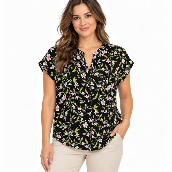 Blusa en modelo sobre fondo blanco