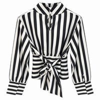 Blusa de rayas 30704, vista de espalda