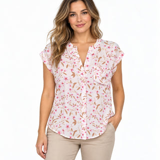 Blusa en modelo sobre fondo blanco