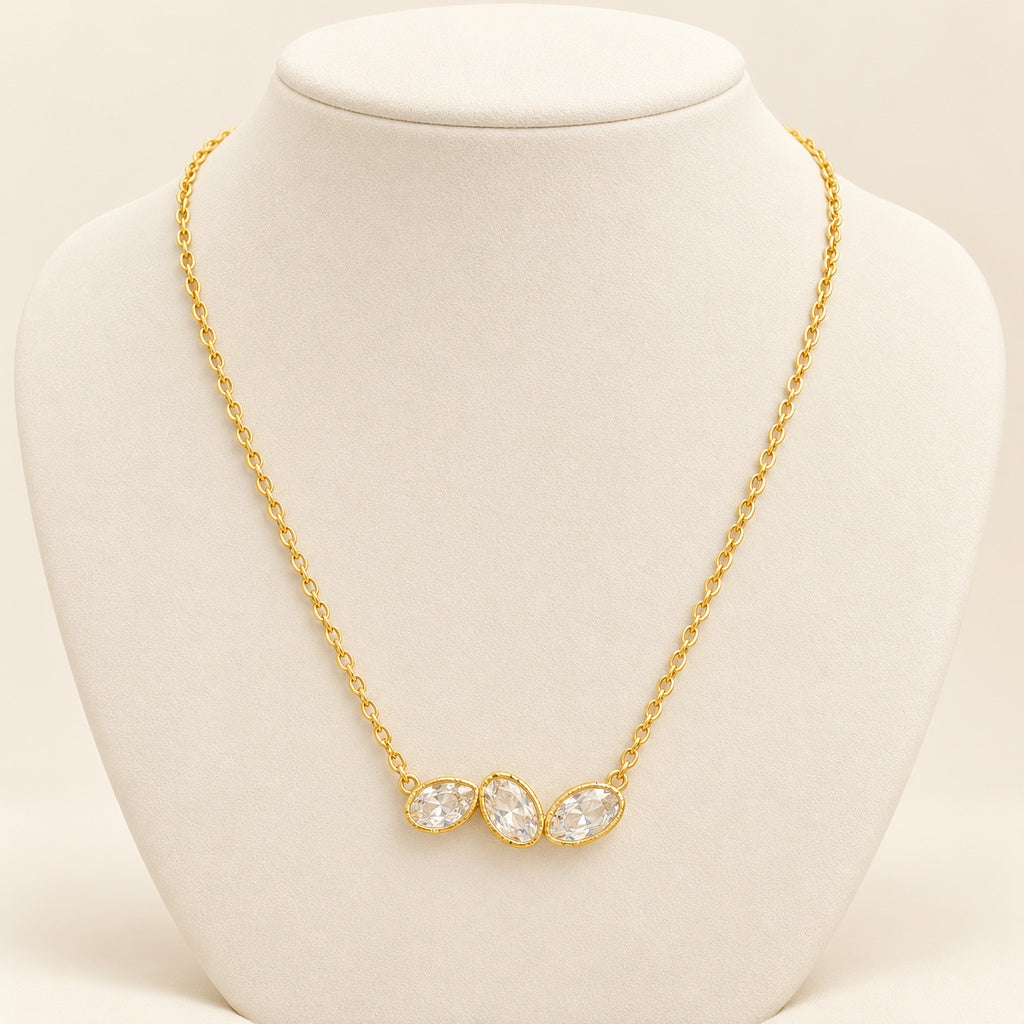 Cadena dorada de tres piedras ovaladas — Plata esterlina