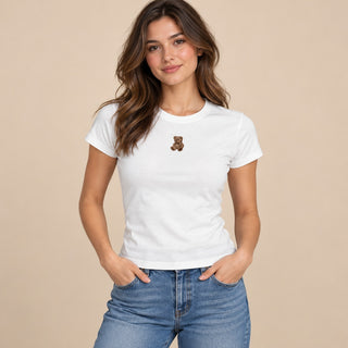 Camiseta blanca con osito bordado TEE10 en modelo