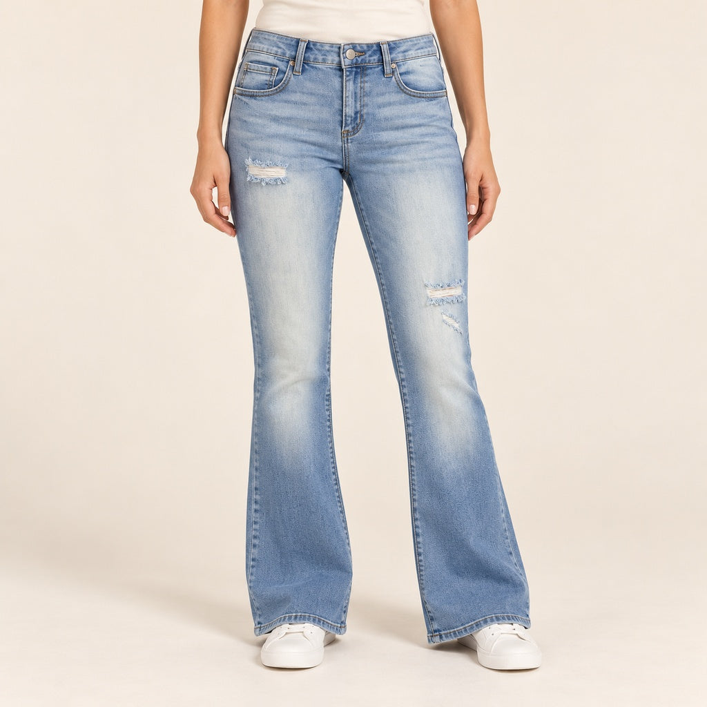 Cello Mid Rise Flare 9195 azul con roturas en modelo, vista frontal