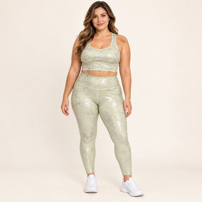 Conjunto deportivo Kimberly verde claro con acabado plateado en modelo