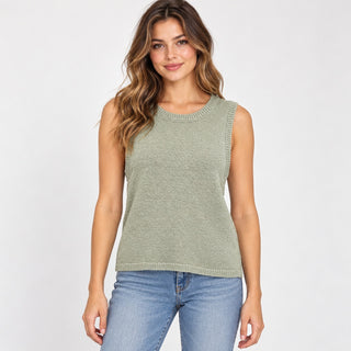 Tank Top Double Zero verde suave en modelo