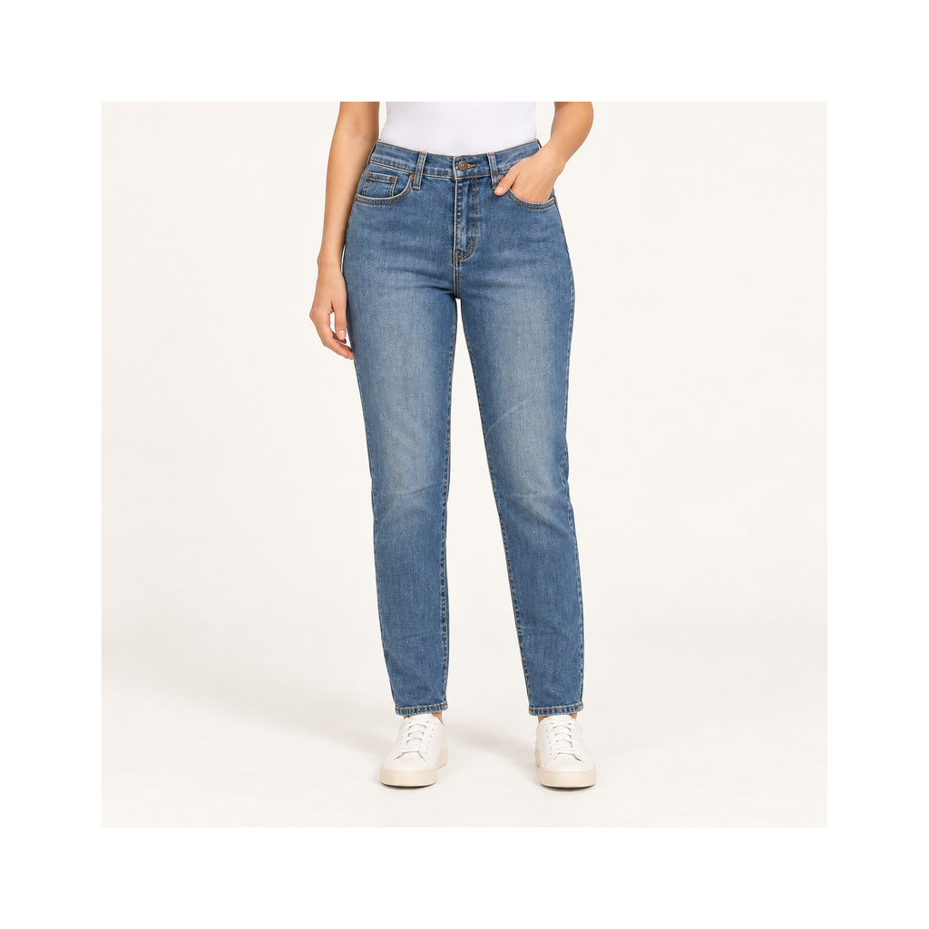 Jeans en modelo — imagen generada con IA