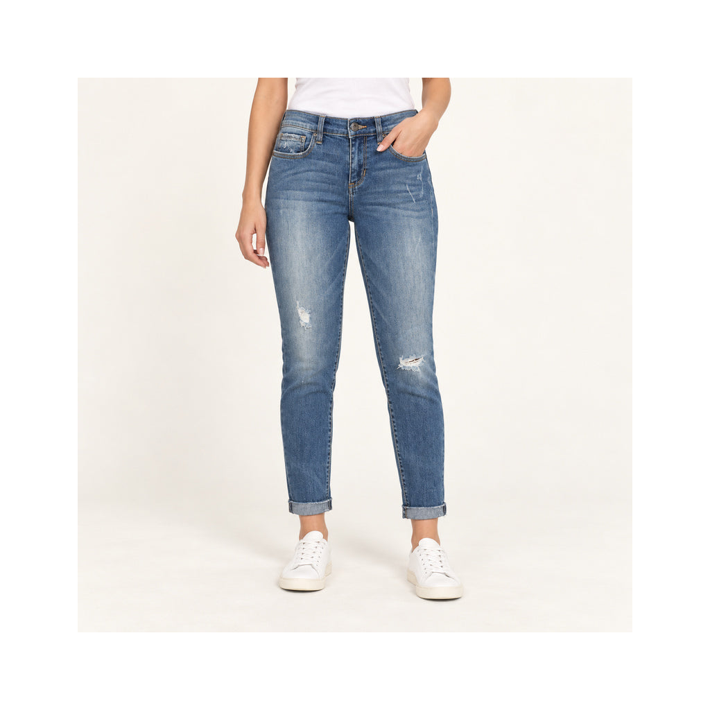 Jeans en modelo — imagen generada con IA