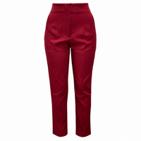 Pantalón Her Borttari vino, completo y centrado