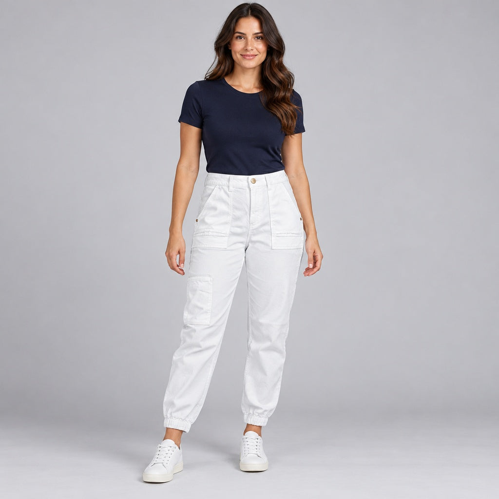 Pantalón colombiano 14525 blanco con bolsillos en modelo