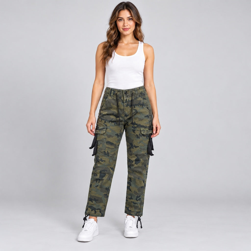 Pantalón cargo Murano 2108 camuflado en modelo completa