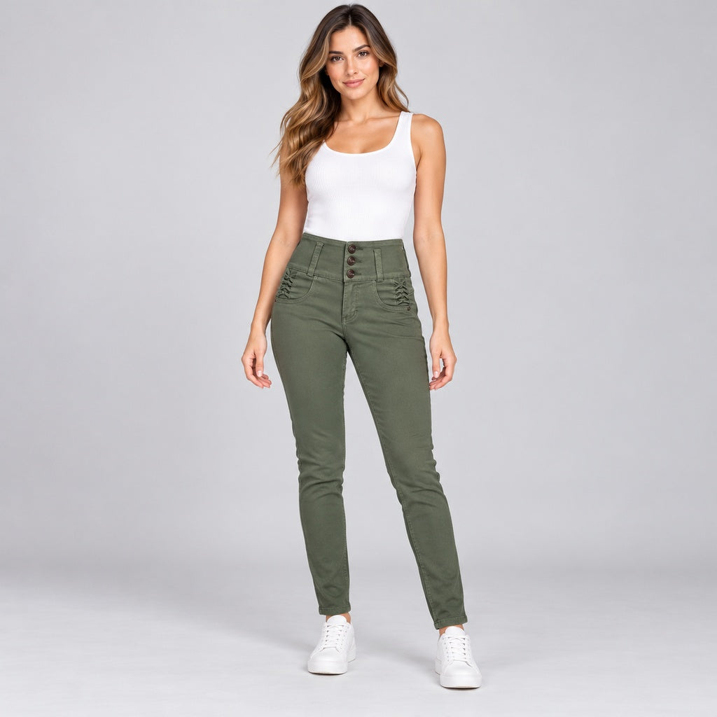 Jeans colombiano 2322 verde con lazos en modelo completa
