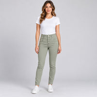 Jeans 304D beige en modelo completa