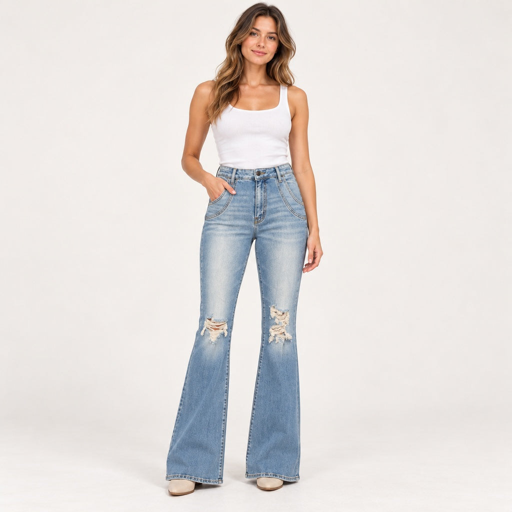 Jeans Cello High Rise Flare con bolsillos curvos y roturas en modelo