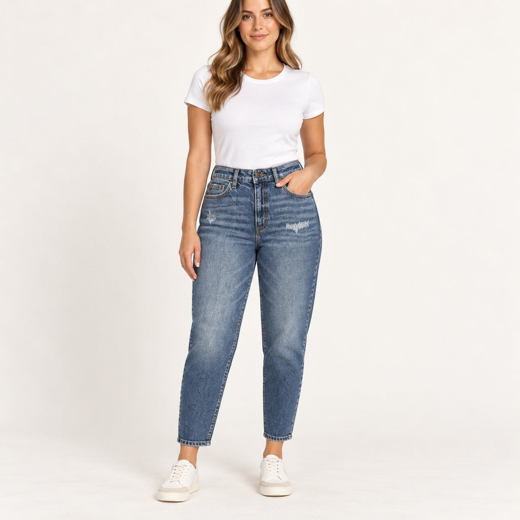 Jeans Cello High Rise Mom Jean en modelo