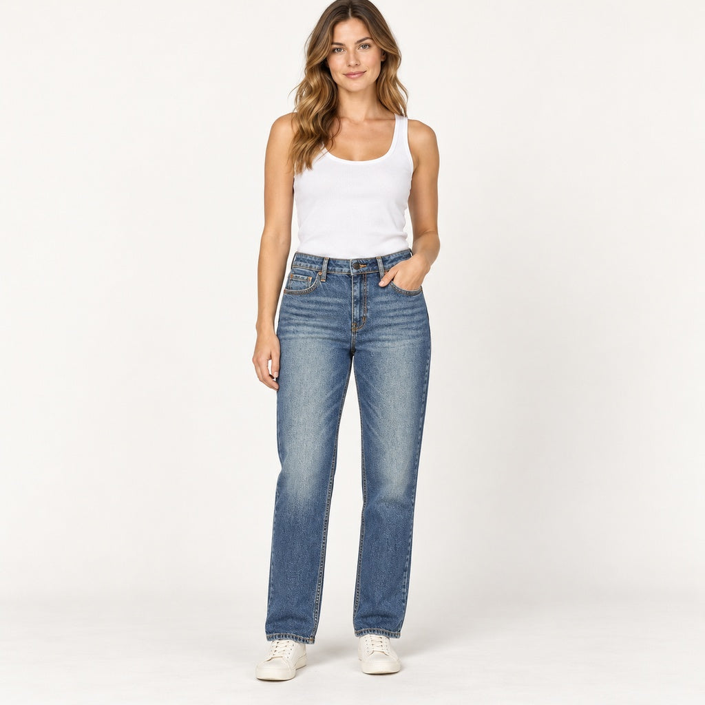Jeans Cello Mid Rise Straight azul sin roturas en modelo