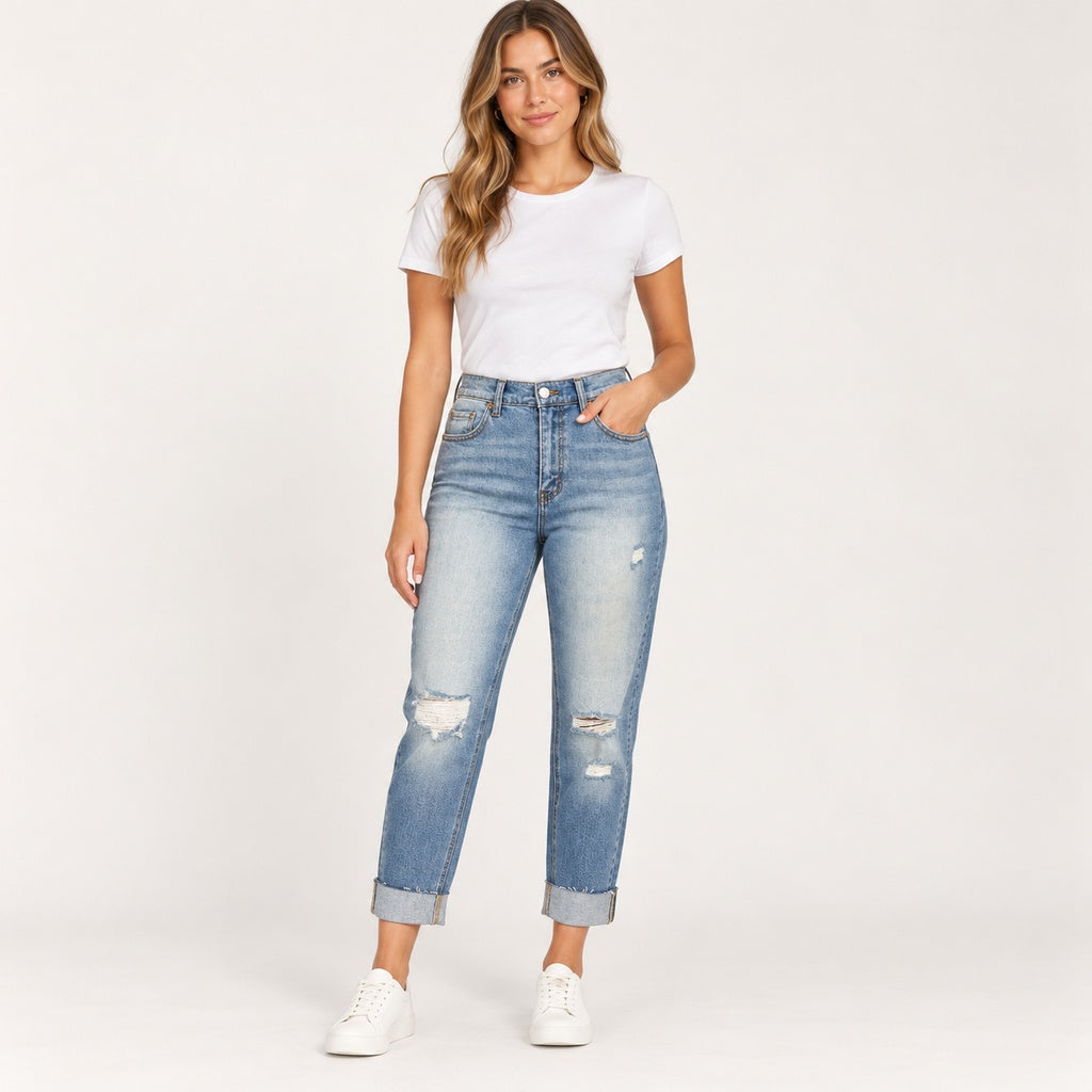 Jeans Cello High Rise Mom Jean con roturas y ruedo doblado en modelo