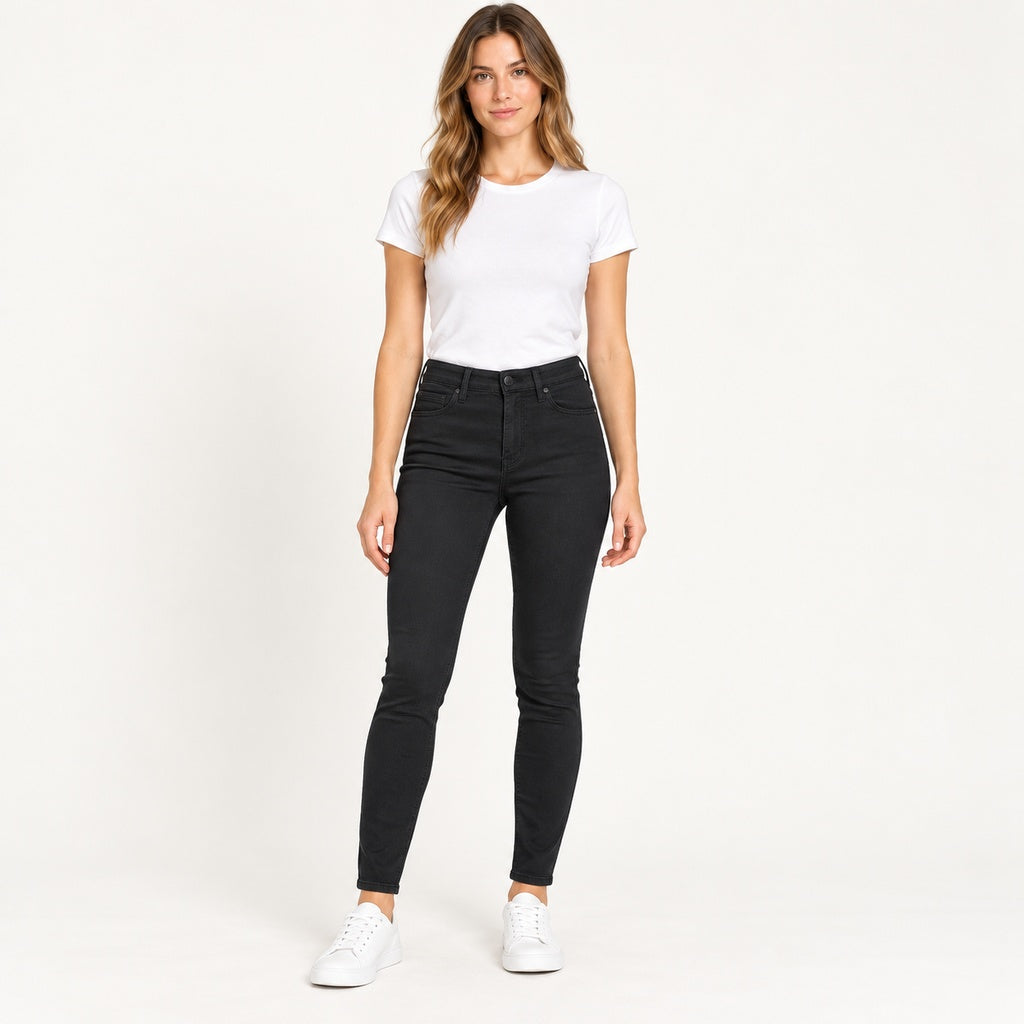 Jeans Cello Skinny negro sin roturas en modelo