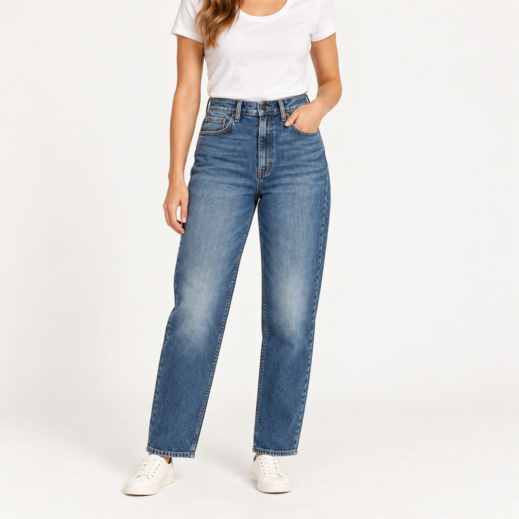 Jeans Cello Super High Rise Dad Jean sin roturas en modelo