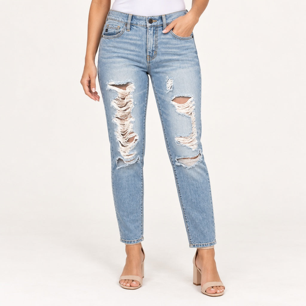 Jeans KanCan 1001K azul claro con roturas en modelo