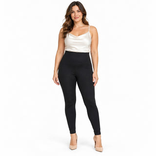 Leggings Regular negros de cintura alta en modelo adulta