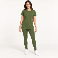 Modelo virtual creada con IA — Conjunto Casual Esencial