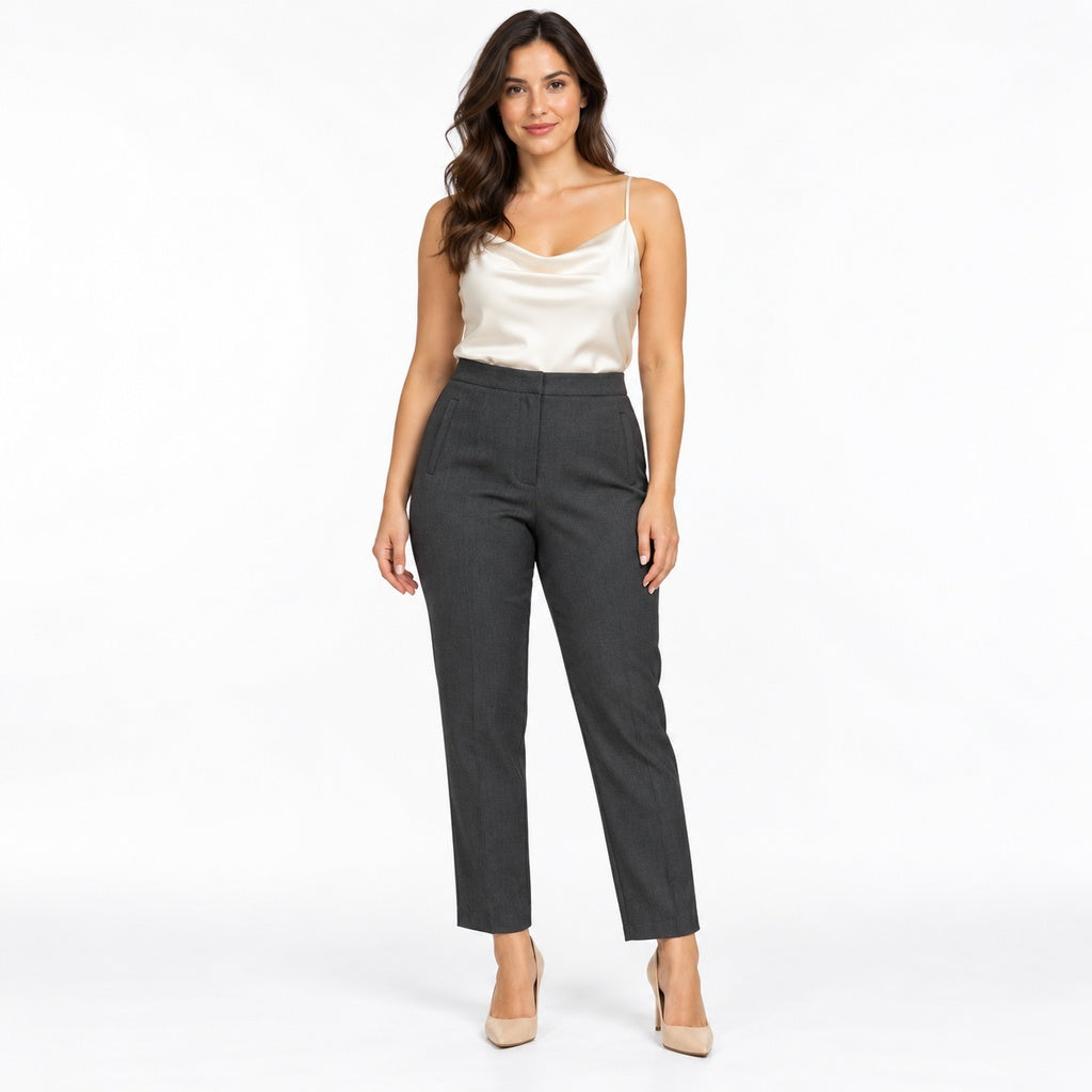 Pantalón Ovi gris oscuro en modelo adulta
