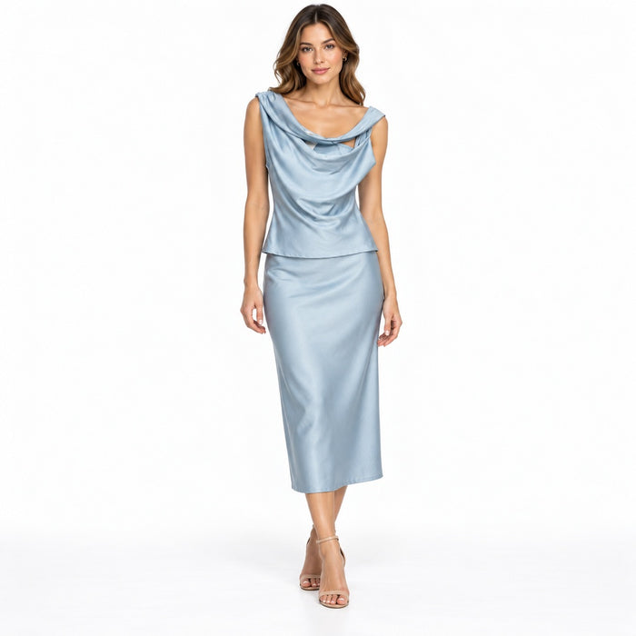 Conjunto satinado 2042 blue en modelo virtual creada con IA