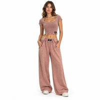 Conjunto Casual Lavado 2334 rosado en modelo virtual creada con IA