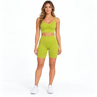 Conjunto deportivo 5617 verde lima con modelo adulta