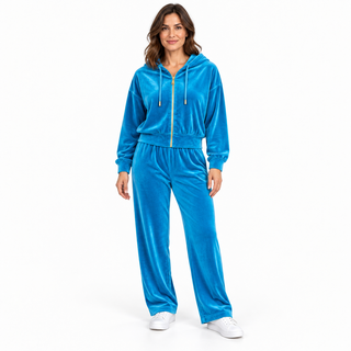 Conjunto Taylor-1 azul en modelo virtual creada con IA