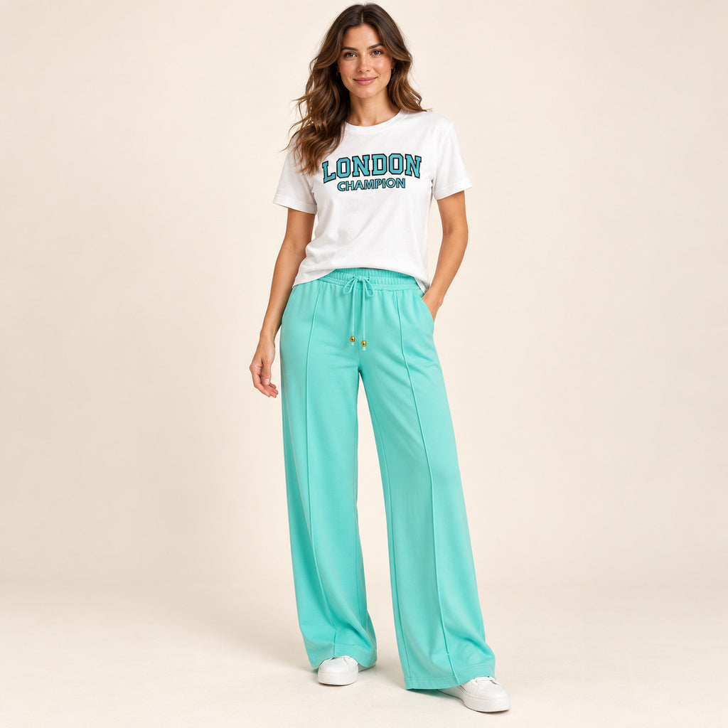 Conjunto 26 camiseta London y pantalón aguamarina en modelo