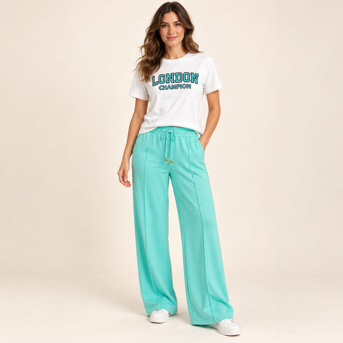 Conjunto 26 camiseta London y pantalón aguamarina en modelo
