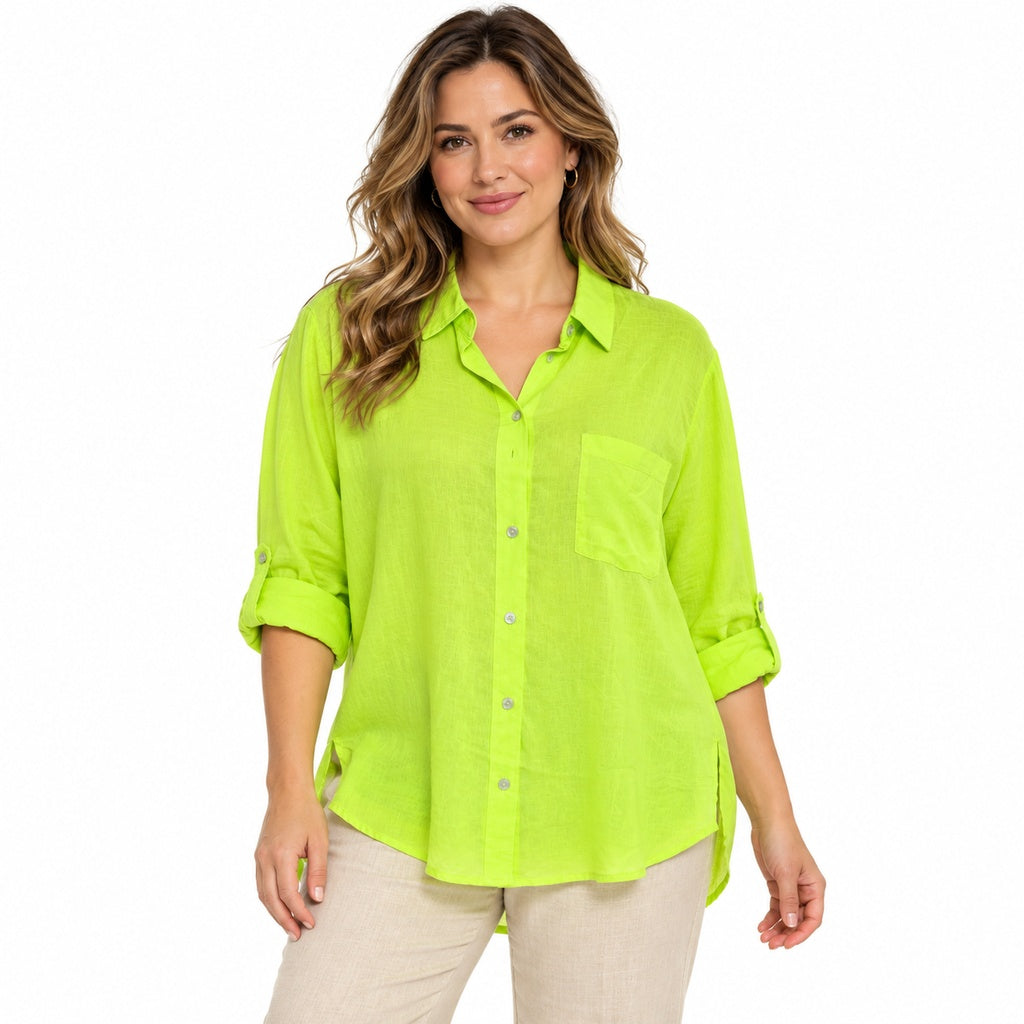 Camisa estilo 10330-verde, foto con modelo sobre fondo blanco