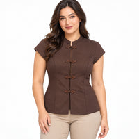 Top 26178-marron en modelo, fondo blanco