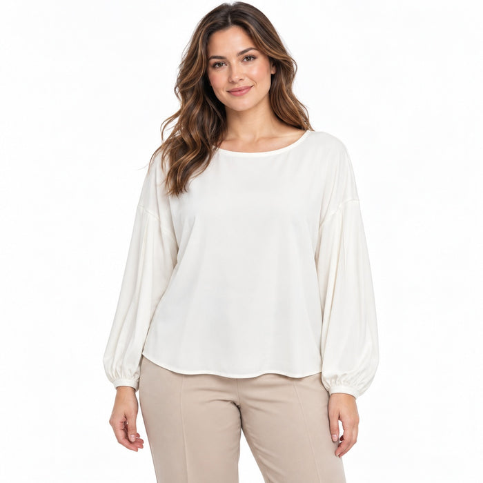 Blusa michell sobre fondo blanco