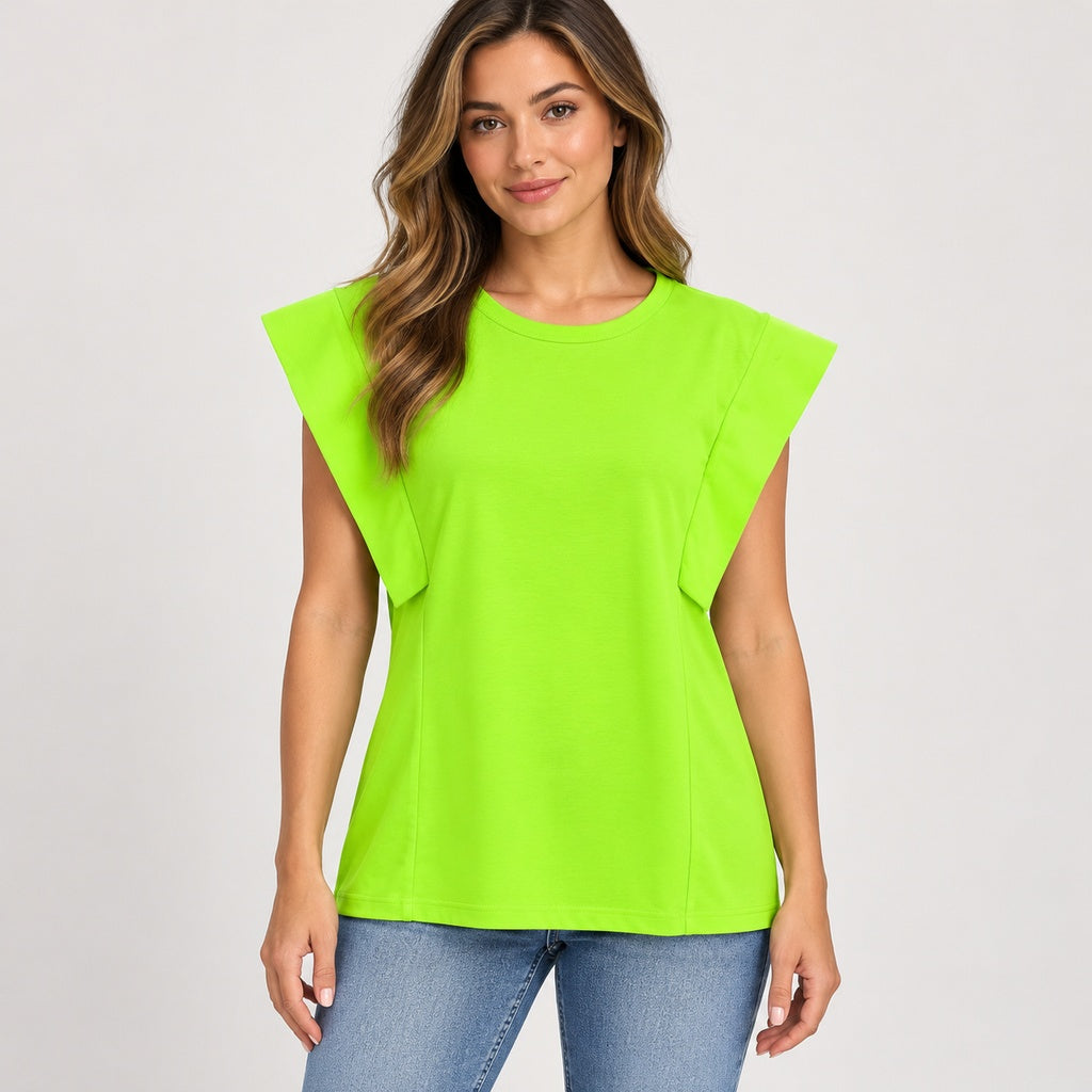Top NEON T-230 verde lima en modelo