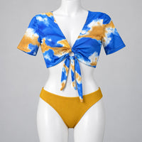 Traje de baño 8106 azul y mostaza en maniquí
