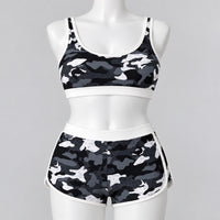 Traje de baño 8106 camuflaje con short en maniquí
