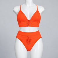 Traje de baño 8106 naranja con cordones en maniquí