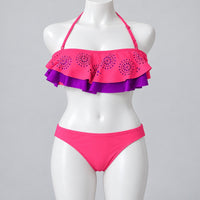 Traje de baño 8106 rosado con volantes morados en maniquí