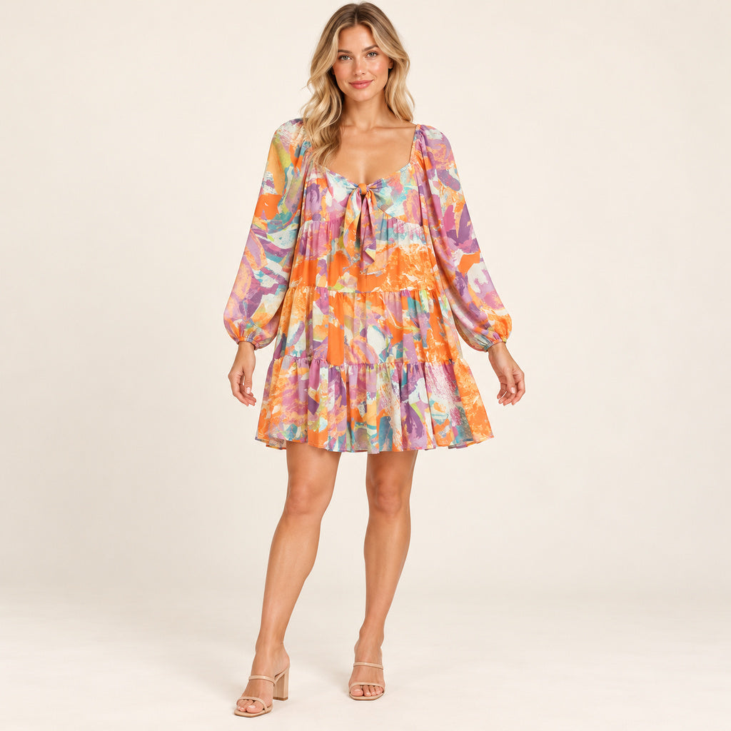 Vista frontal de Vestido corto Flying Tomato — multicolor en modelo